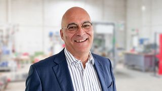 Cyrill Hugi, CEO von Enespa, leitet das Schweizer Unternehmen bei der Entwicklung einer Technologie, die Kunststoffabfälle in hochwertiges Öl umwandelt. (Bild: Enespa)