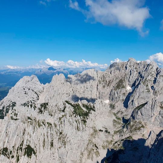Felsenfest: Granite sind massige und relativ grobkristalline magmatische Tiefengesteine, die reich an Quarz und Feldspaten sind, aber auch dunkle Minerale, vor allem Glimmer, enthalten.(Bild:  Johann Wiesböck)