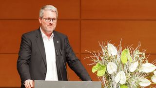 Der diesjährige Vorsitzende des IT-Planungsrates, Patrick Burghardt, eröffnet den 11. Kongress des Kongress in Halle (©Manfred Klein)