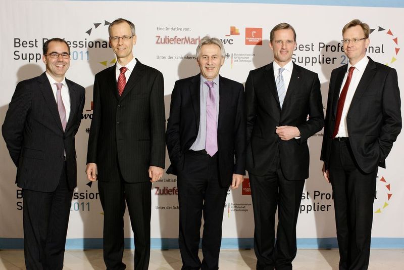 Best Professional Supplier: Die Initiatoren und Schirmherr (vlnr) Christian Knechtel, PWC; Wolfgang Beisler, Carl Hanser Verlag; Dr. Bernhard Heitzer, Bundesministerium für Wirtschaft und Technologie; Dr. Wolfram von Fritsch, Deutsche Messe; Martin Scholich, PWC. (Himmelstoss, Carl Hanser) (Archiv: Vogel Business Media)