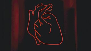 Früher lag der Fokus der medizinischen Forschung vorwiegend auf der männlichen Physiologie, was zu erheblichen Wissenslücken in Bezug auf frauenspezifische Aspekte geführt hat. So wirkt sich beispielsweise der Menstruationszyklus auf Diagnose und Behandlung von bestimten Herzerkrankungen aus. (Symbolbild) (Bild: frei lizenziert)