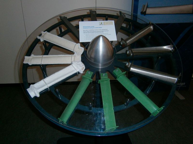 Impressionen von der formnext 2015 - powered by tct...bereits am ersten Tag bevölkerten ettliche Besucher die Halle 3.1 in Frankfurts Messeareal. (Bild: Königsreuther)