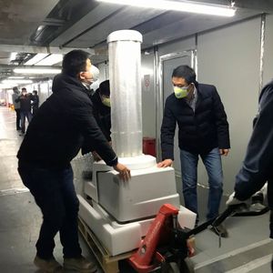 Eine Lieferung von Robotern von UVD-Robotern kommt in einem Krankenhaus in Wuhan an, wo im Dezember die ersten Coronavirus-Fälle gemeldet wurden. 