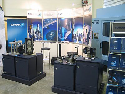 Der Lauffener Spannmittelspezialist Schunk präsentierte Spanntechnik pur... (Archiv: Vogel Business Media)