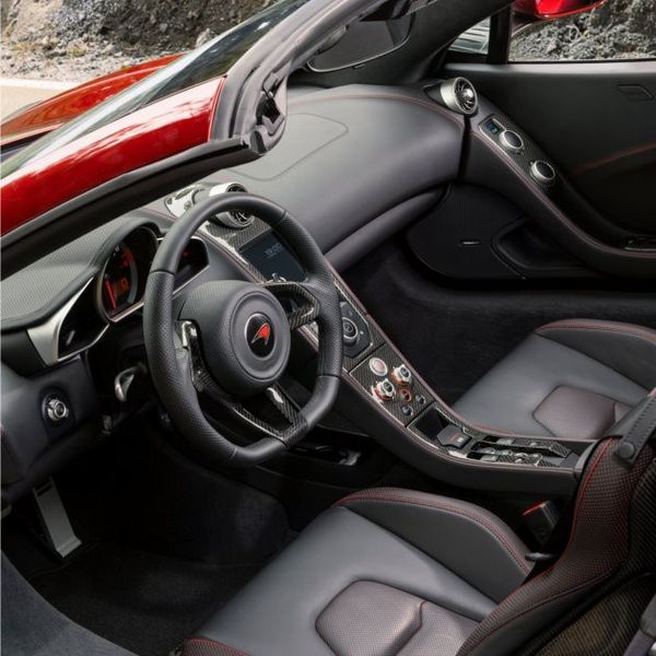 Die Materialien im Innenraum sind vom Feinsten. (McLaren)