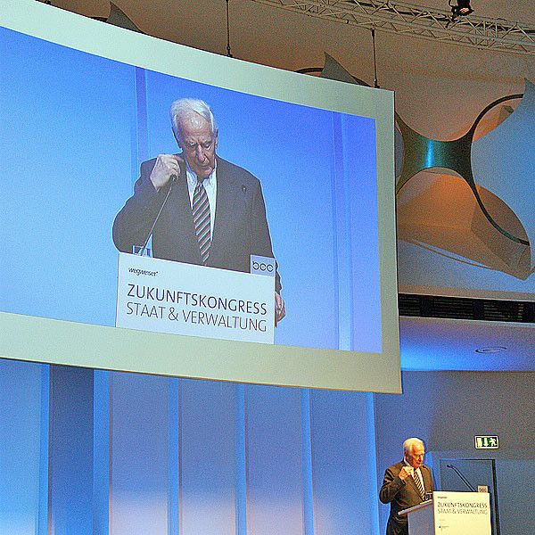 Wegweiser Beirat Dr. Klaus von Dohnanyi eröffnet den Zukunftskongress (Foto: mk)