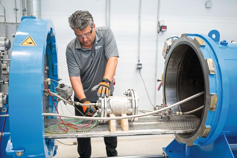 Zeit, bei IECEx-, ATEX-, UKCA- und nordamerikanischen Zertifizierungssystemen genauer hinzuschauen. (Bild: Stanislav Milata/CSA Group)
