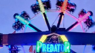 Bei dem Fahrgeschäft „Predator“ auf dem Oktoberfest sorgt beispielsweise eine Simatic-Steuerung von Siemens für den sicheren Nervenkitzel der Fahrgäste. (Siemens/Bresler)