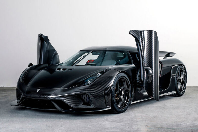 Die Abkürzung KNC steht für „Koenigsegg Naked Carbon“ und beschreibt eine Kohlefaser-Karosse, die nicht mit einer Lackfarbe bedeckt wird, sondern die Webstruktur des leichten Werkstoffes offen zur Schau stellt. (Keno Zache)
