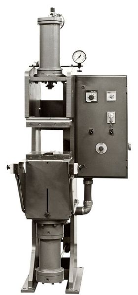 Wanted: The oldest LWB injection moulding machine still in production today (Source: Shibaura Machine LWB)