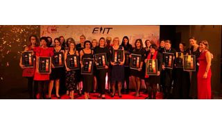 Die strahlenden Siegerinnen mit ihrer Auszeichnung „Women of the year“, die in sieben Kategorien und in Silber, Gold und Platin vergeben wurde. (Bild: Vogel IT-Akademie)