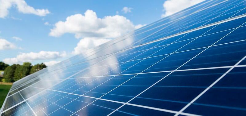 Saubere Sache: Photovoltaik-Module wandeln Sonnenenergie im Betrieb emissionsfrei in elektrische Energie um.