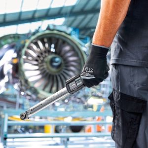 Stahlwille hat den IIoT-vernetzten Drehmomentschlüssel Manoskop 766 für die Optimierung und Dokumentation von Industrie-4.0-Prozessen vorgestellt. 