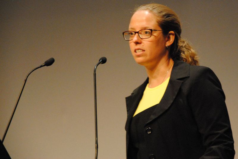 Continental-Reifenexpertin Denise Ewald gab einen Ausblick auf die Trends und Entwicklungen der Branche. (Baeuchle/»kfz-betrieb«)