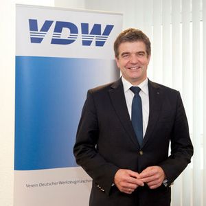 „Wir erwartet für 2016 einen moderaten Zuwachs von 1 Prozent“, sagt Dr. Heinz-Jürgen Prokop, Vorsitzender des VDW (Verein Deutscher Werkzeugmaschinenfabriken)