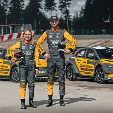 The drivers of the CE Dealer Team: Klara Andersson & Niclas Grönholm. (Image:Wondermedia AB)