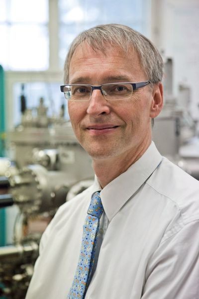 Prof. Dr. Karl Leo vom Fraunhofer-Institut für Photonische Mikrosysteme will mit organischen Leuchtdioden den Preis gewinnen.  (Bild: Deutscher Zukunftspreis, Ansgar Pudenz)
