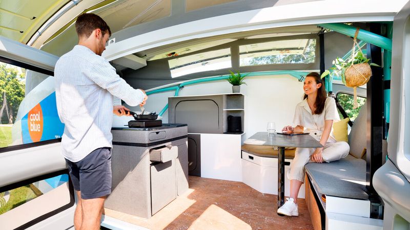 Mit dem Solarstrom lassen sich auch Küchengeräte betreiben. Der Stella Vita kann somit auf eine externe Stromversorgung verzichten. (Bild:Bart van Overbeeke)