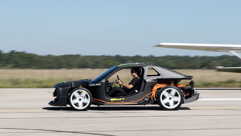 Im Umfeld der IAA hat der Hersteller des Elegend zur ersten Fahrt in einem Rolling Chassis gebeten. (Bild: Elegend)