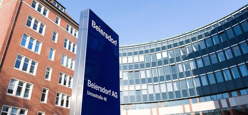 Platz 9: Beiersdorf mit 7,653 Milliarden Euro Jahresumsatz im Geschäftsjahr 2019 (Firmenzentrale Hamburg / Paul1882 / CC BY-SA 4.0)
