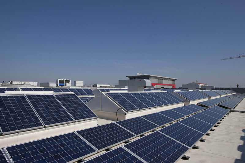 Auf dem Dach der neuen Gebäude wurde eine Photovoltaikanlage installiert. (Bild: Bausch+Ströbel)