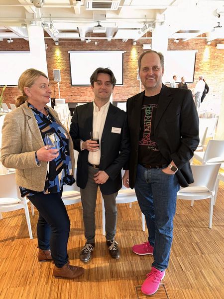 Silvia Metzner und Jürgen Hamberger (Think & Sell) mit Oliver Bittis, der jetzt Telekom gebrandet ist. (Bild: Vogel IT-Medien GmbH)