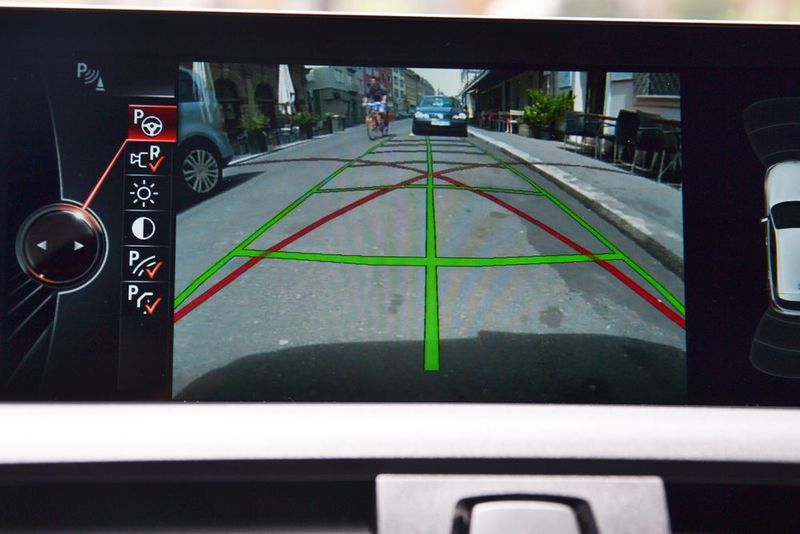 … die Rückfahrkamera ausgiebig getestet hat, kommt das Parkverbotsschild zum Vorschein. (Michel / »kfz-betrieb«)