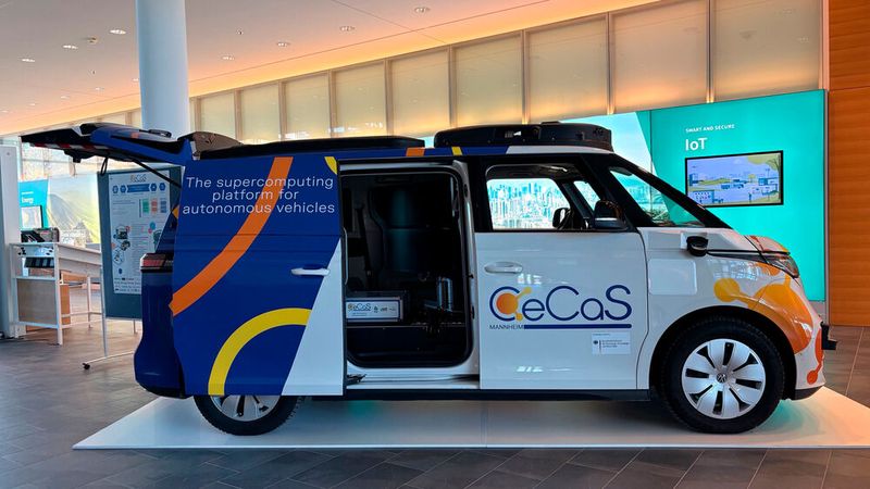 Der Demonstrator hat einen echtzeitfähigen Supercomputer für das autonome Fahren. (Bild:  Infineon)