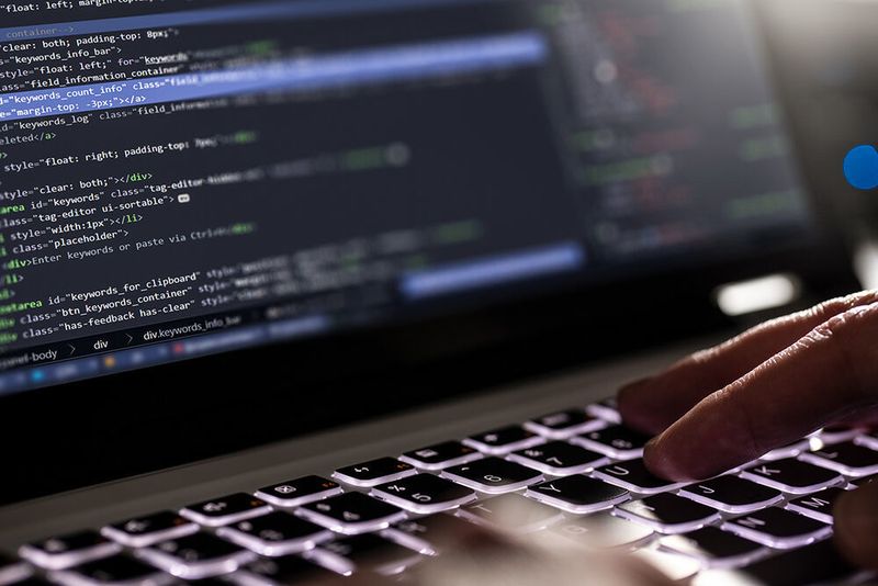 Der kürzeste Programmiererwitz: „Gleich bin ich fertig!“ (REDPIXEL - stock.adobe.com)