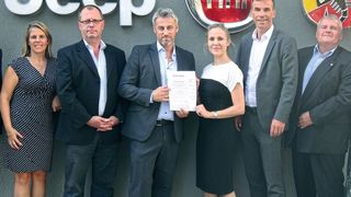 Ausgezeichnet: Fiat hat für den Ausbildungsgang Serviceberater die Re-Zertifizierung erhalten. (Bild: Promotor)