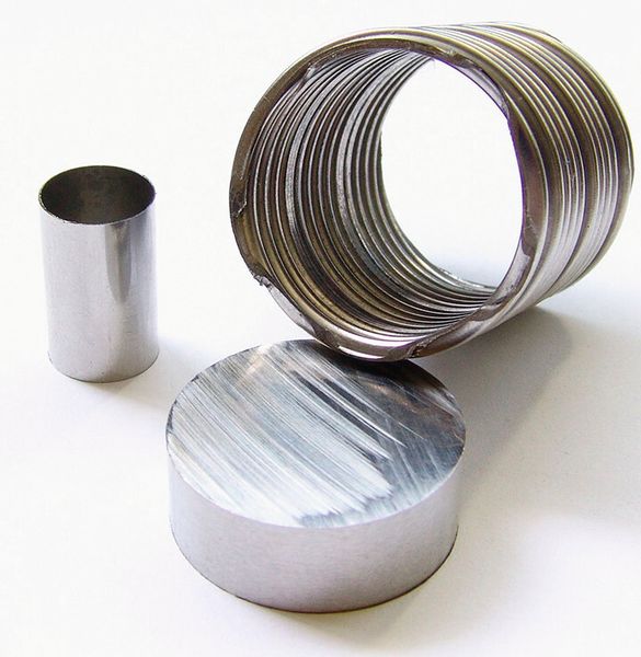 Bild 3: Rohre, Profile und Vollmaterial können mit einer Längentoleranz von ± 0,02 mm gratarm gesägt werden. (Bild: Kurt Müller)