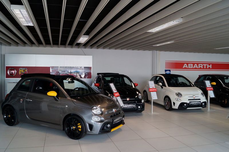 Mit der Marketingaktion „Frag Lena“ sorgte das Autohaus für viel Aufmerksamkeit für die FCA-Sportmarke Abarth. (Autohaus Dirkes)
