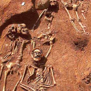 Unter anderem bei einer Ausgrabung auf einem Friedhof im dänischen Sejet gefundenen Skelette lieferten genetische Proben für die Kieler Forschungsarbeit.(Bild:  Unit of Anthropology, ADBOU, SDU)
