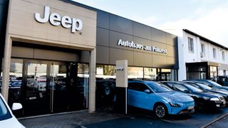 Das Autohaus am Prinzert hat drei Standorte, im Bild der Hyundai-Showroom an der Heidelberger Straße in Darmstadt. (Bild: Simon – VCG)