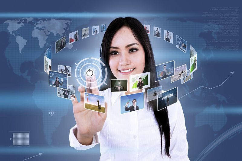 Social-Media-Kanäle sollten genutzt werden, um die Messekommunikation gewinnbringend zu ergänzen. (Bild: Paulus Nugroho R - Fotolia.com)