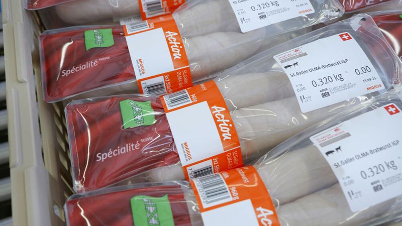 Fertig etikettiert und verpackt: Die St.Galler Olma-Bratwurst IGP steht am Ende eines stabilen Produktionsprozesses. (Bild: Multivac)