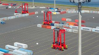 Am Eurogate-Container-Terminal in Wilhelmshaven gibt es eine Pilotanlage, mit der der automatische Containerumschlag in Häfen mit Straddle Carriern erfoscht wurde. Das, wie es heißt, erflogreiche Vorhaben geschah im Rahmen des Projekts „STRADegy“. (Eurogate)