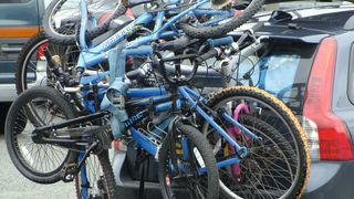 Rette sich, wer kann – hier ist eine AHV mit Träger eindeutig die bessere Lösung. (Foto: Angermann)