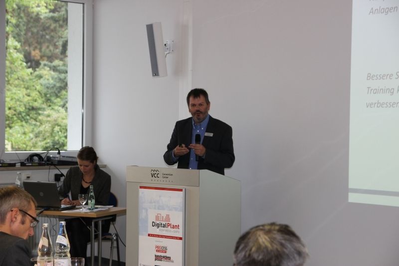 Arne Winkler (AVEVA) bei seinem Vortrag 