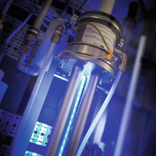 Ozongeneratoren der Baureihe Ozonfilt gewährleisten hohe Betriebssicherheit bei minimierten Betriebskosten. Sie sind nahezu wartungsfrei und erzeugen Ozon (bis zu 200 g/Nm3) aus Druckluft oder Sauerstoff. Ozongeneratoren der Baureihe Ozonfilt gewährleisten hohe Betriebssicherheit bei minimierten Betriebskosten. Sie sind nahezu wartungsfrei und erzeugen Ozon (bis zu 200 g/Nm3) aus Druckluft oder Sauerstoff.