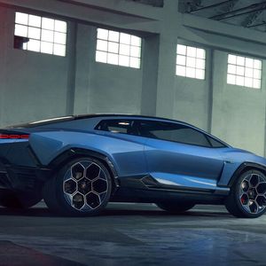 Auffallend ist die breite C-Säule.(Bild:  Lamborghini)