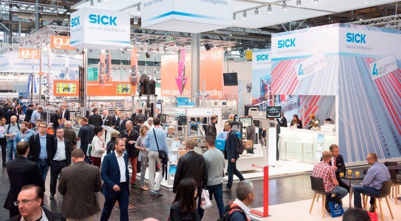 220'000 Besucher erwartet die Deutsche Messe in Hannover für das Messe-Duo Cemat und Hannover Messe. Als globaler Hotspot treibem sie zusammen die grossen Themen der Branchen voran: Digitalisierung der Produktion, Sektorkopplung, intelligente Lieferketten, Vorausschauende Instandhaltung, Kooperative Roboter, Leichtbau oder auch der digitaler Zwilling. (Deutsche Messe)