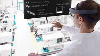 Im Projekt Deepsight von Centigrade übernimmt der Nutzer die Rolle eines Schichtführers in einer Festo Werkshalle und kann per Augmented Reality-Brille Produktionsprobleme beheben. (Centigrade )