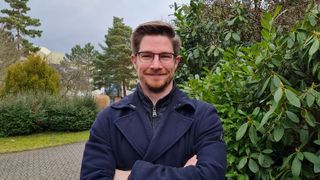 Max Kassera: Der KIT-Absolvent und Startup-Gründer stellt seine KI-gestützte Software zur Prognose bei Simulationen auf der Hannover Messe näher vor. (Sofia Delgado)