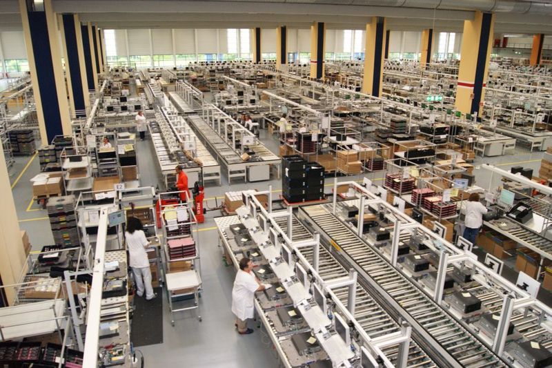 Mehr als 30 japanische Fujitsu-Entwickler zogen mit ihren Familien nach Augsburg, um dort gemeinsam mit den deutschen Kollegen an der Weiterentwicklung des Produktportfolios von Fujitsu zu arbeiten. (IT-BUSINESS)