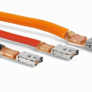 Auf Hochstrom-Steckkontakte geschweißte Kupferleitungen. (Bild:  Telsonic)