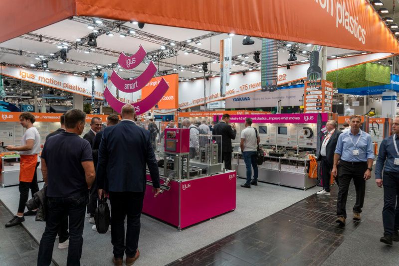 Bei Igus gab es nicht nur das bereits viral gegangenen Rad aus recyceltem Plastik, das selbst Olaf Scholz ein Lächeln abringen konnte, zu sehen. Unter dem Stichwort Smart Plastics soll beispielsweise ein Condition-Monitoring-System Kunden dabei helfen, die Zug-/Schubkräfte in Energieketten zu beobachten und Kettenbrüche frühzeitig erkennen zu können.  (Bild: Vogel Communications Group)