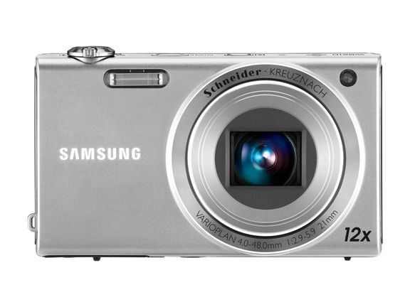 Samsungs WB210 bietet einen Brennweitenbereich von 24 bis 288 Millimeter sowie 14 Megapixel und einen großen Touchscreen. Das Modell wird es im März in Silber oder Schwarz geben. (Archiv: Vogel Business Media)