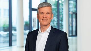 Das ist der neue Chef von Carl Zeiss – Andreas Pecher. Der Diplom-Physiker avanciert zum 1. April (kein Scherz) 2025 vom Vorstandsmitglied zum Vorstandschef des Optikkonzerns. (Bild: Carl Zeiss)