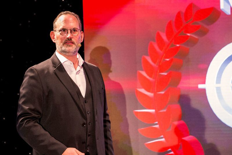 Chefredakteur Peter Schmitz bei der Vergabe der Security-Insider Awards 2019. (artful rooms / VIT)
